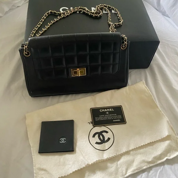 Authentic black leather quilted Chanel accordion quilted flap bag - Picture 1 of 16